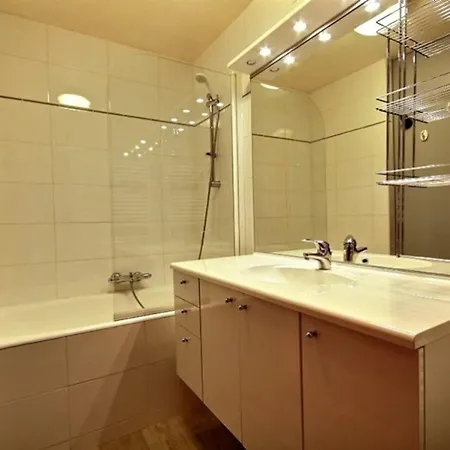 3 Pièces Avec Terrasse Et Accès Direct Aux Pistes - Fr-1-455-95